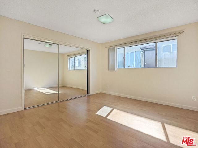 440 Raymond Avenue, Santa Monica CA: https://media.crmls.org/mediaz/bbdb1806-731e-4330-85df-01d8db5f9951.jpg