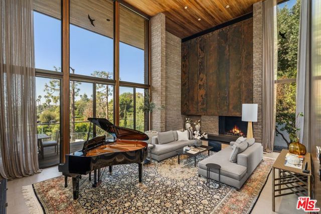 1005 Elden Way, Beverly Hills CA: https://media.crmls.org/mediaz/bbdb2b71-6bbd-4949-bc5d-4ce51c73eab4.jpg
