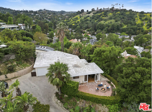 15224 Encanto Drive, Sherman Oaks CA: https://media.crmls.org/mediaz/bbdb3da8-8fa9-42fb-ae0d-c03b46336bb0.jpg