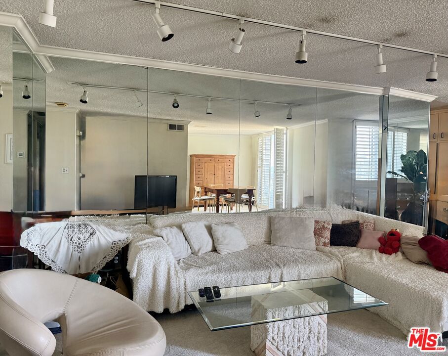 100 S Doheny Drive #1009