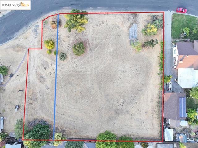 1806 Blossom Drive, Antioch CA: https://media.crmls.org/mediaz/bbdbc2f8-6020-4960-a2f2-bf9e6d187f28.jpg