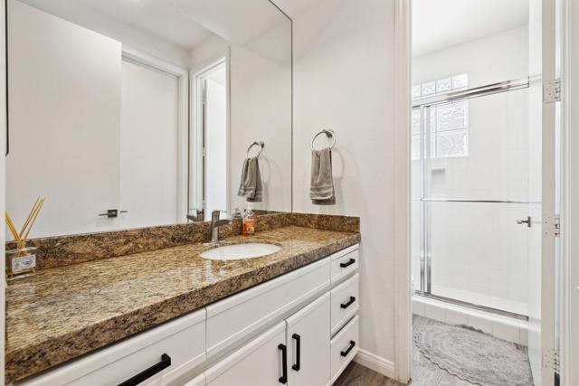 48205 Via Solana, La Quinta CA: https://media.crmls.org/mediaz/bbdbcd32-248f-4ea1-94d4-ca19787fd503.jpg