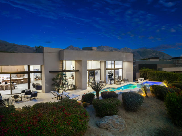 160 Kiva Drive, Palm Desert CA: https://media.crmls.org/mediaz/bbdbd7a0-f052-4e67-9957-beb58408addd.jpg