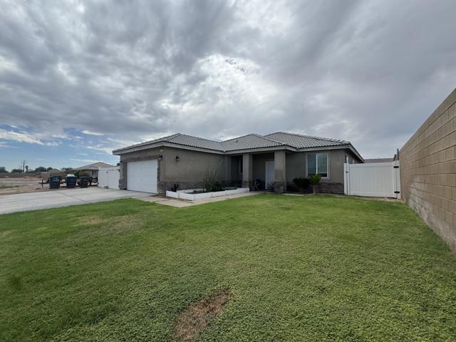 401 Sage Brush Street, Blythe CA: https://media.crmls.org/mediaz/bbdbe595-0c2d-481f-aefd-9ef0096819f8.jpg