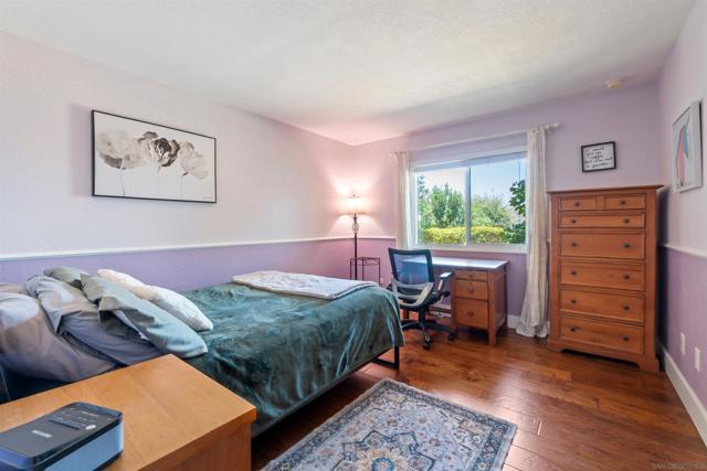 17924 Saint Andrews Dr, Poway CA: https://media.crmls.org/mediaz/bbdbff83-a0b3-4daf-ba58-ccabc1eb6aa5.jpg