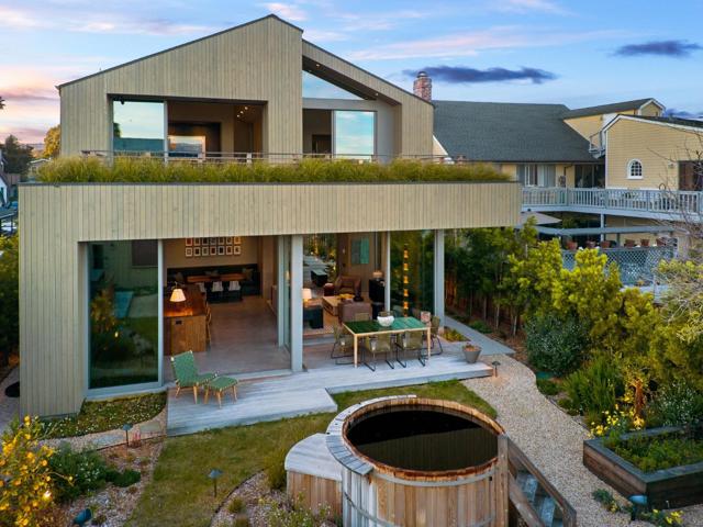 345 Oxford Way, Santa Cruz CA: https://media.crmls.org/mediaz/bbdc4ce0-b104-4869-aaec-2686d8f6f133.jpg