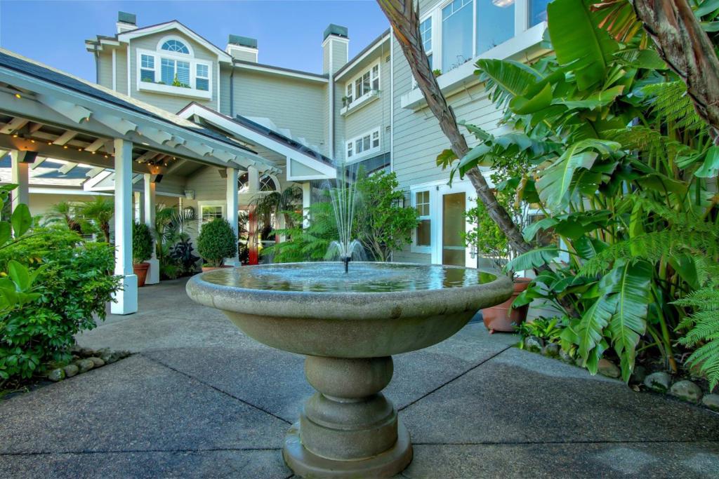 4100 Cabrillo Highway #105