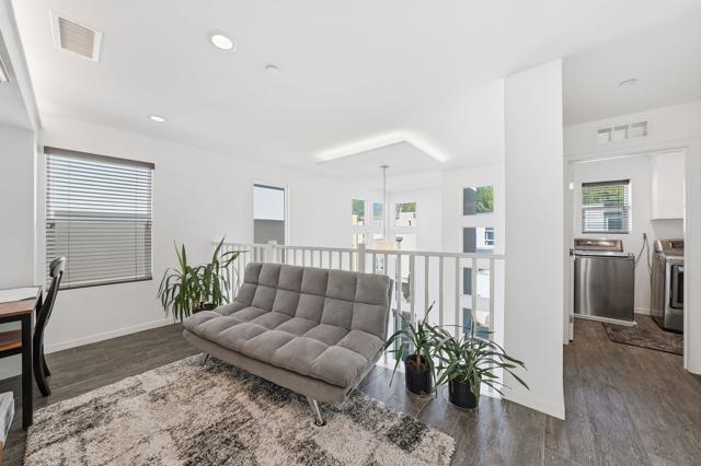 8337 Summit way, San Diego CA: https://media.crmls.org/mediaz/bbde349f-2593-44b2-8f27-3e42f39943dc.jpg