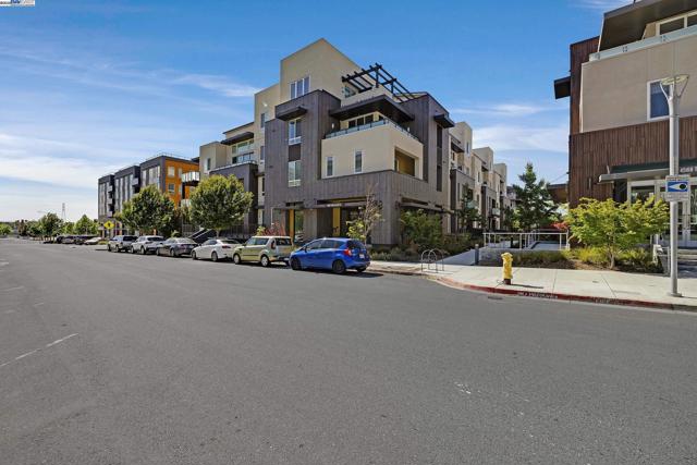 45158 Tom Blalock St, Fremont CA: https://media.crmls.org/mediaz/bbde4cd5-09cb-4783-82ce-87f52fe6fb4b.jpg