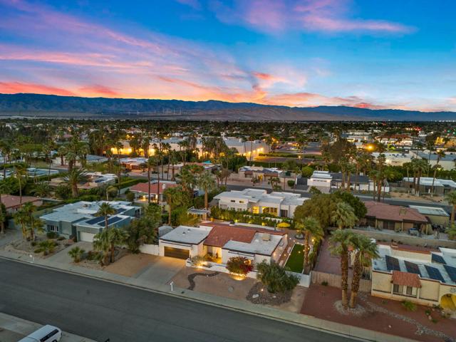 1862 N Nogales Way, Palm Springs CA: https://media.crmls.org/mediaz/bbdf0af7-c677-4d9d-b6b8-3542001b1a6f.jpg