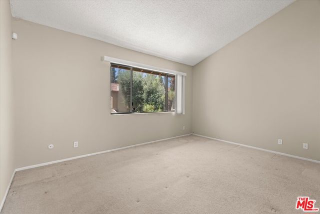 5720 Owensmouth Avenue, Woodland Hills CA: https://media.crmls.org/mediaz/bbdf8176-a1be-49d1-a64a-427a586f449d.jpg