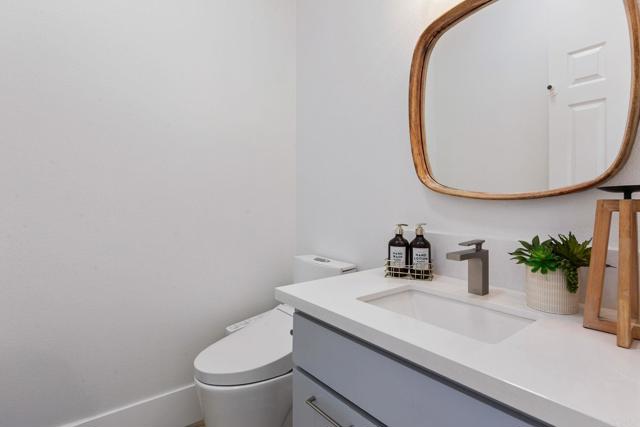 1438 Dolphin Court, San Marcos CA: https://media.crmls.org/mediaz/bbe051ee-9602-4d5d-8ae6-cfd25176898f.jpg