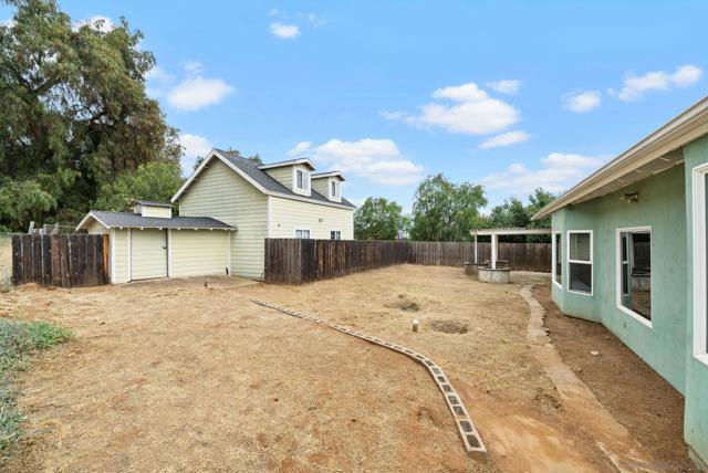 11507 Pinehurst Drive, Lakeside CA: https://media.crmls.org/mediaz/bbe05425-fa8f-4303-8bf0-8807cfa4949b.jpg