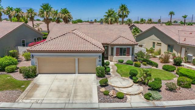 40259 Calle Cancun, Indio CA: https://media.crmls.org/mediaz/bbe0d7b2-a03d-4dd4-82fc-a80ef8467451.jpg