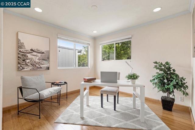 2401 Casa Way, Walnut Creek CA: https://media.crmls.org/mediaz/bbe0efd1-a528-4edc-ab44-abe5046a75da.jpg