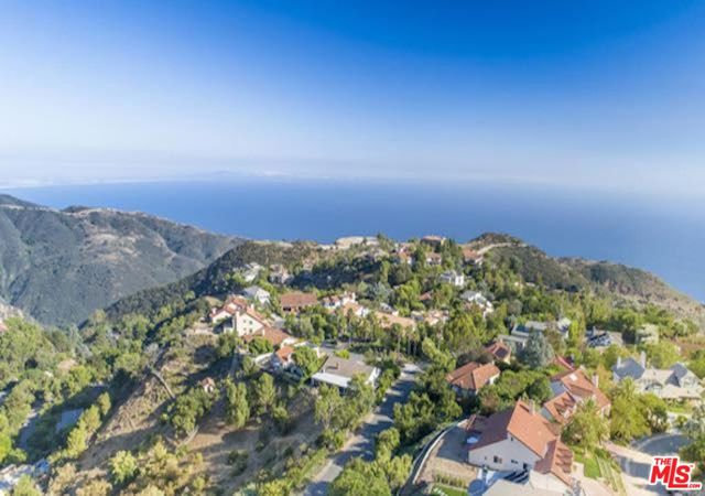 23309 W Paloma Blanca Drive, Malibu CA: https://media.crmls.org/mediaz/bbe0f087-b1df-45b3-a496-d51ad9f93e1c.jpg