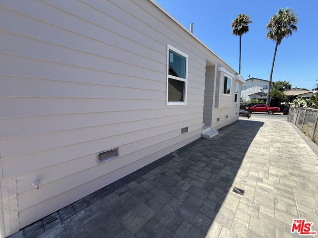 8640 Baring Cross Street, Los Angeles CA: https://media.crmls.org/mediaz/bbe14c73-31cb-4499-ae73-fc7fa0b3e1f1.jpg