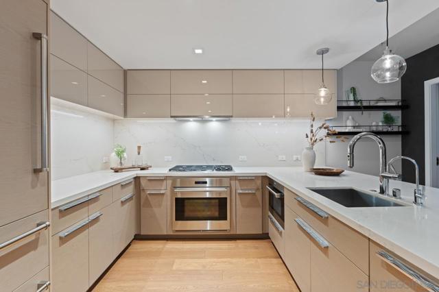 888 W E St, San Diego CA: https://media.crmls.org/mediaz/bbe21b6f-8f6b-47f2-a04c-77f0f5804c40.jpg