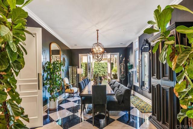 7345 Vista Rancho Ct, Rancho Santa Fe CA: https://media.crmls.org/mediaz/bbe21fd3-da60-45bf-a441-0be2c85986d3.jpg