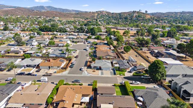 13011 Laurel St, Lakeside CA: https://media.crmls.org/mediaz/bbe2285c-f158-42cf-8dbb-cb8811f7666b.jpg