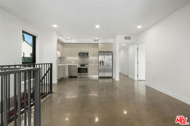 1250 N Fairfax Avenue, West Hollywood CA: https://media.crmls.org/mediaz/bbe256fe-8470-4b77-bff6-27980f15d407.jpg