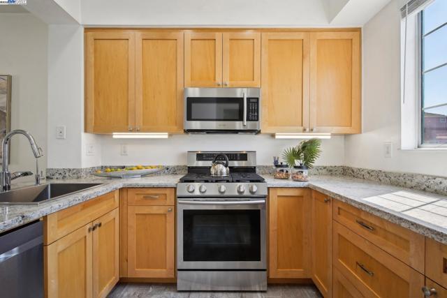 385 Montecito Way, Milpitas CA: https://media.crmls.org/mediaz/bbe2e285-5d91-41ef-82c6-e487dcc06031.jpg
