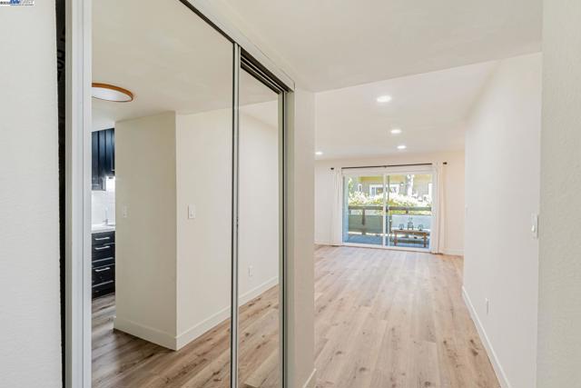 291 Tradewinds Dr, San Jose CA: https://media.crmls.org/mediaz/bbe3d26f-6b7d-4c6b-8c70-4e62d8f7db7b.jpg
