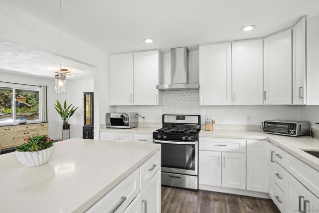 9430 Tropico Dr, La Mesa CA: https://media.crmls.org/mediaz/bbe3d4c1-ab94-4ba9-a288-28dd77e03a13.jpg