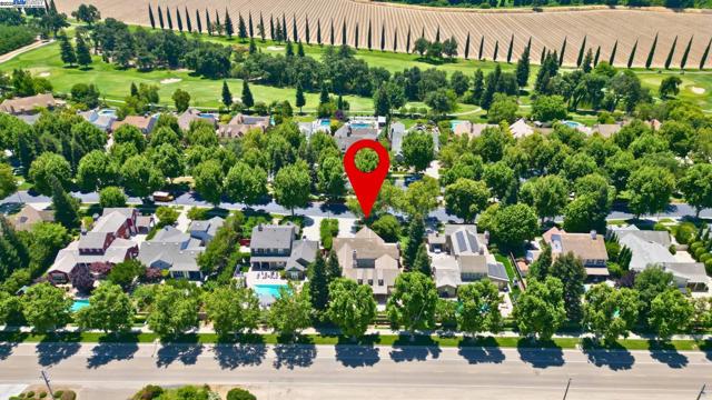 1993 Fairway Oaks Dr, Ripon CA: https://media.crmls.org/mediaz/bbe40f53-5a68-45fe-b55b-a5b143678424.jpg