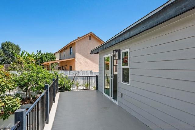 13765 Celestial Rd, Poway CA: https://media.crmls.org/mediaz/bbe4d7ed-2de6-4566-b4bb-2fb943a28106.jpg