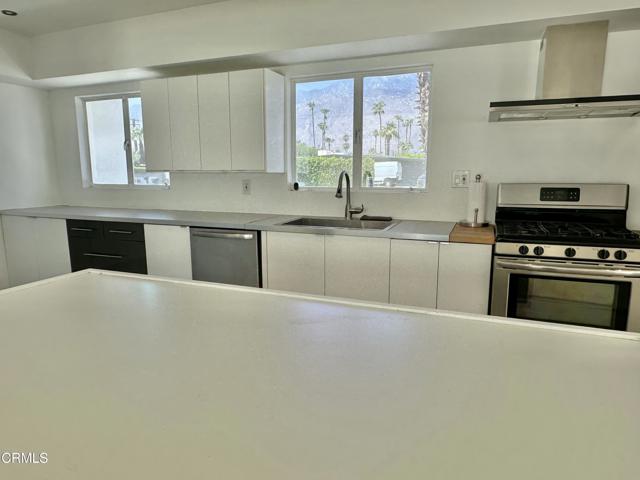 Detail Gallery Image 10 of 23 For 422 N Farrell Dr, Palm Springs,  CA 92262 - 3 Beds | 2/1 Baths