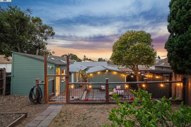 2449 26TH AVENUE, Oakland CA: https://media.crmls.org/mediaz/bbe513b2-ed29-447c-8988-6f6b3f70b877.jpg