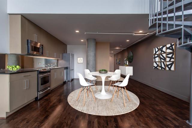 311 Oak Street, Oakland CA: https://media.crmls.org/mediaz/bbe5d026-1d05-4217-88bb-9b6bf0b00131.jpg