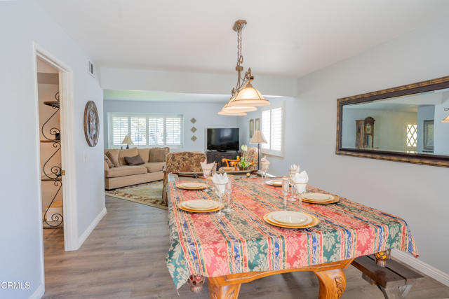 1584 Prima Ct, Camarillo CA: https://media.crmls.org/mediaz/bbe5ddf9-8b04-48b7-b88a-3a5304b1439c.jpg