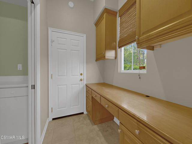 1048 Via Adorna, Newbury Park CA: https://media.crmls.org/mediaz/bbe6f0cb-49ea-4662-a55b-a544865f001e.jpg