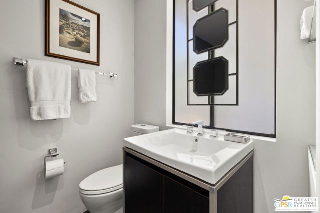 1860 Via Isla, Palm Springs CA: https://media.crmls.org/mediaz/bbe709f6-81be-4849-987e-f297d7dd1093.jpg