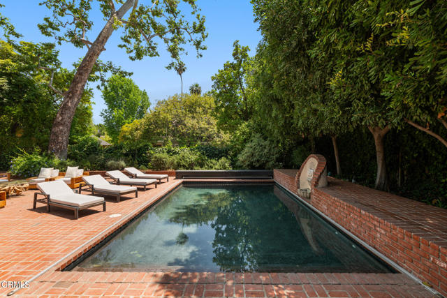 1241 S Oak Knoll Avenue, Pasadena CA: https://media.crmls.org/mediaz/bbe7386e-9580-4519-bf49-c19c5c2137b1.jpg