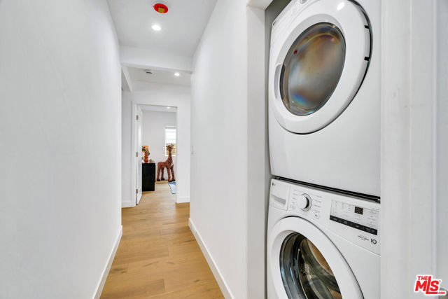 7832 Croydon Avenue, Los Angeles CA: https://media.crmls.org/mediaz/bbe78c52-97b7-4467-a7a4-cc2402b78479.jpg