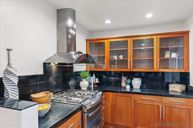2778 Rosecrans St, San Diego CA: https://media.crmls.org/mediaz/bbe7a99b-816a-4187-b59c-cb00f1e9117c.jpg