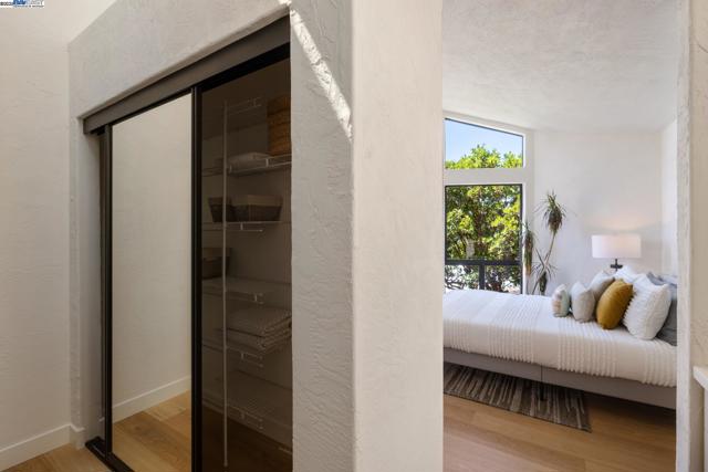 5708 Colton Blvd, Oakland CA: https://media.crmls.org/mediaz/bbe8db46-5b94-448f-89c6-02cddab200e3.jpg