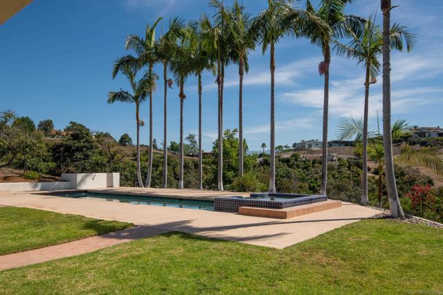 30343 Calle La Reina, Bonsall CA: https://media.crmls.org/mediaz/bbe8f6b9-bcfb-4895-84fe-dde21b2968b9.jpg