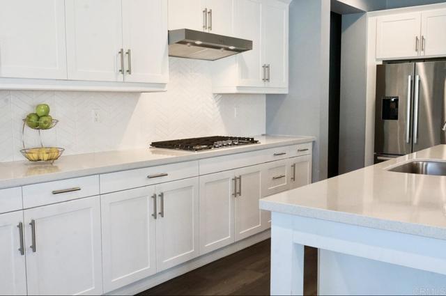 Detail Gallery Image 17 of 49 For 1564 Manzanita Hollow, Vista,  CA 92084 - 5 Beds | 4 Baths