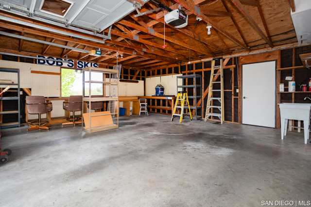 627 Elm Tree LN, Fallbrook CA: https://media.crmls.org/mediaz/bbe93dc3-ec4b-4cdf-92d6-501d087d92cc.jpg