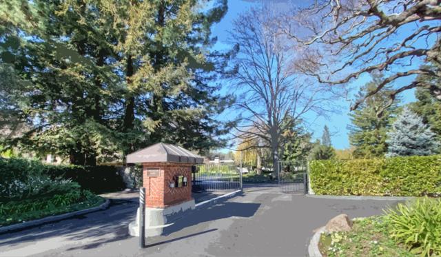 4 Bay Tree Lane, Los Altos CA: https://media.crmls.org/mediaz/bbe96dd8-645c-4451-863e-150f20cb85eb.jpg