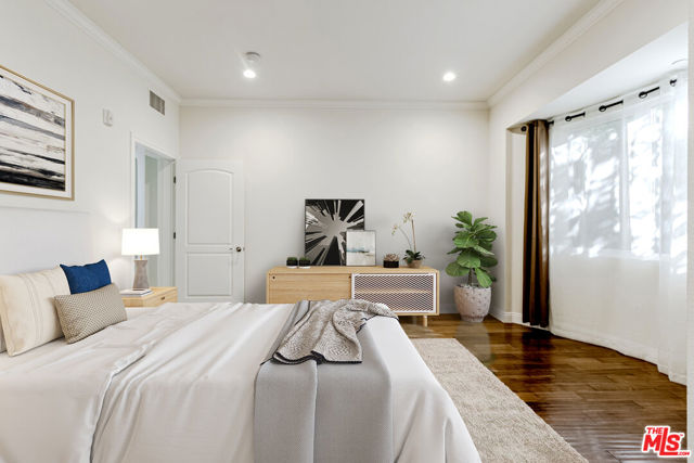 4848 Wilshire Boulevard, Los Angeles CA: https://media.crmls.org/mediaz/bbe997be-0f80-4d7c-9670-04f9653a1897.jpg
