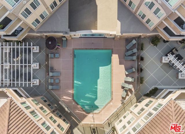 2750 Artesia Boulevard, Redondo Beach CA: https://media.crmls.org/mediaz/bbe9f244-3cda-4db6-af0b-4e3ce2fb7358.jpg