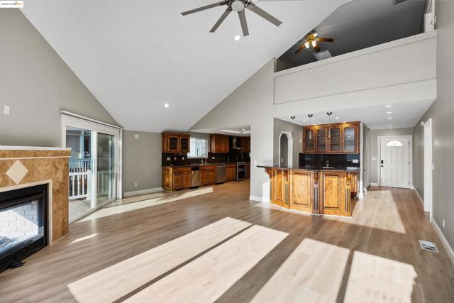 4730 Spinnaker Way, Discovery Bay CA: https://media.crmls.org/mediaz/bbe9f565-aa5c-473a-bba2-9ecad08766e5.jpg