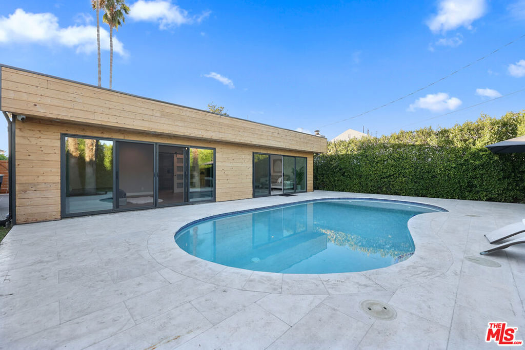 1318 N Beachwood DriveBurbank img 28