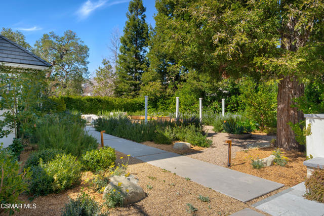 2160 Marshbrook Road, Thousand Oaks CA: https://media.crmls.org/mediaz/bbea28ff-1237-44b5-b8bf-29737c9ac88c.jpg