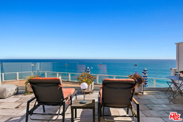 27400 Pacific Coast Highway, Malibu CA: https://media.crmls.org/mediaz/bbea7060-2767-48f3-9d6d-751851b8f821.jpg